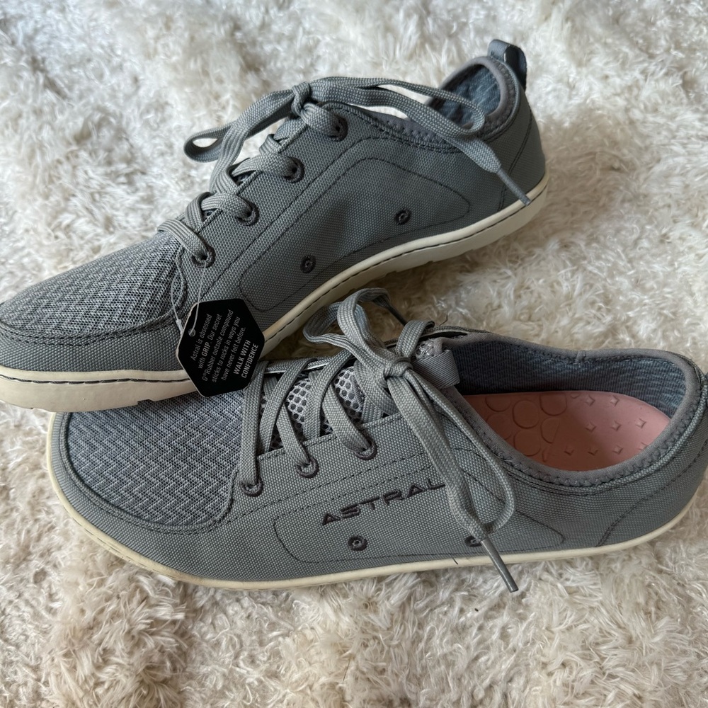 11 ASTRAL WOMEN’S LOYAK NWT!
